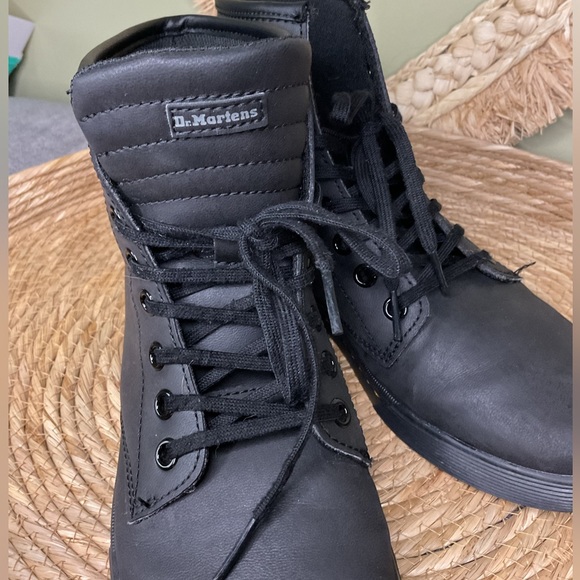 Womens Dr. Martens Sheridan 8-Eye Boot - matte Black Size 6 - Picture 7 of 12